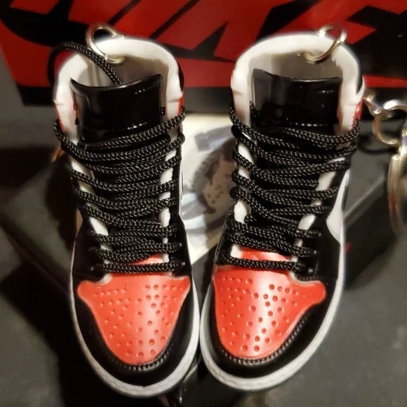 Custom Nike Shoe Keychains set of 2 shoes. (1 pair.) ❤️🖤 - Picture 9 of 16